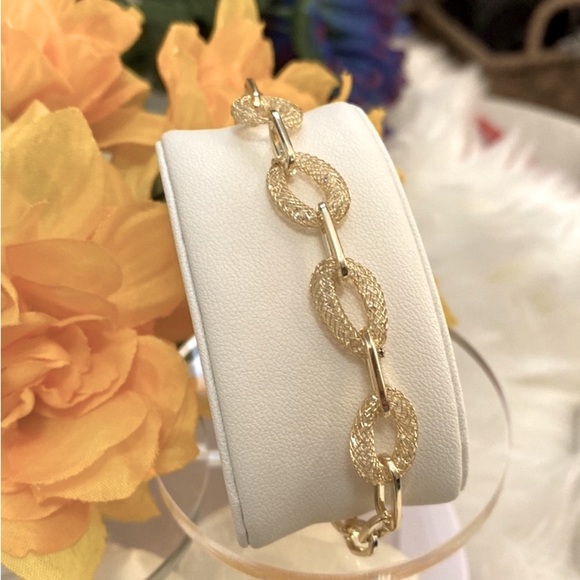 NEW! Gold Mesh Link Bracelet - Picture 5 of 6